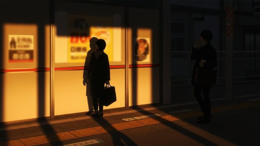 駅のホームを歩く女性